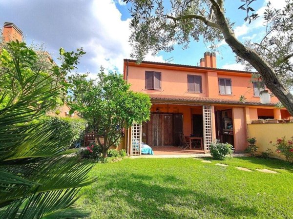 casa indipendente in vendita a Montalto di Castro