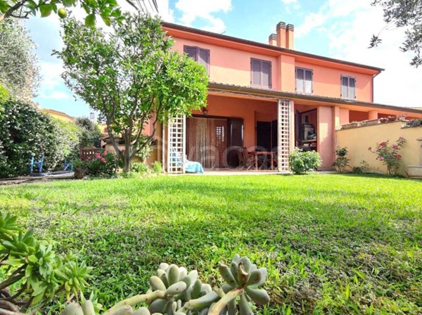 casa indipendente in vendita a Montalto di Castro