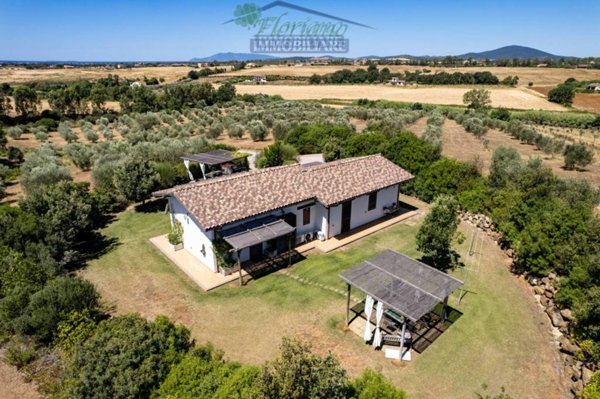 casa indipendente in vendita a Montalto di Castro in zona Pescia Romana