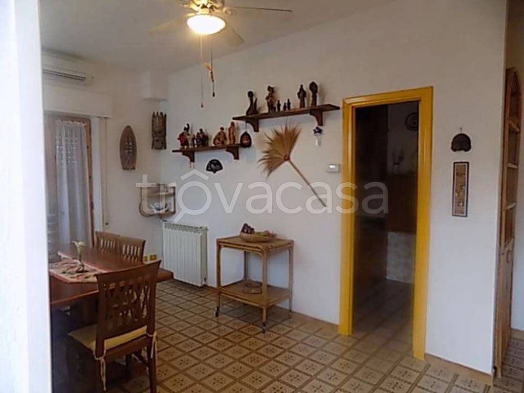 casa indipendente in vendita a Montalto di Castro in zona Montalto Marina