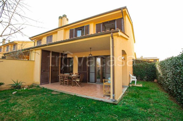 casa indipendente in vendita a Montalto di Castro