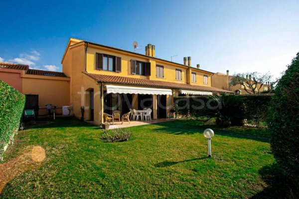 casa indipendente in vendita a Montalto di Castro