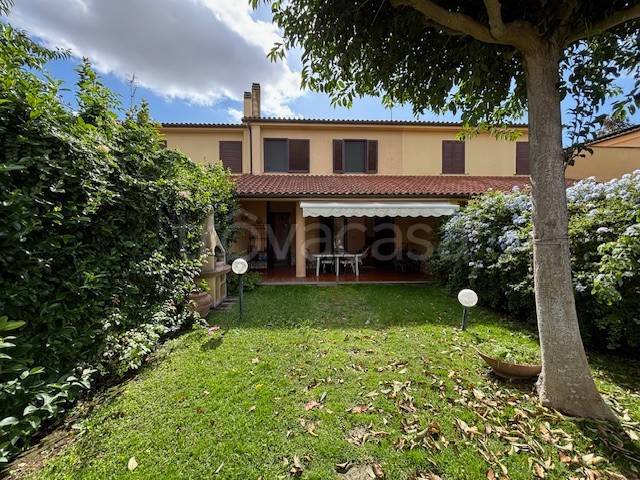 casa indipendente in vendita a Montalto di Castro