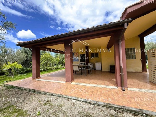 casa indipendente in vendita a Montalto di Castro in zona Pescia Romana