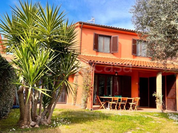 casa indipendente in vendita a Montalto di Castro