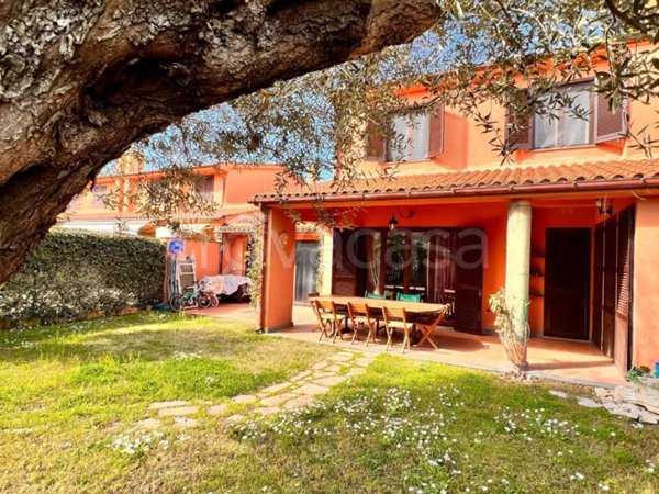 casa indipendente in vendita a Montalto di Castro