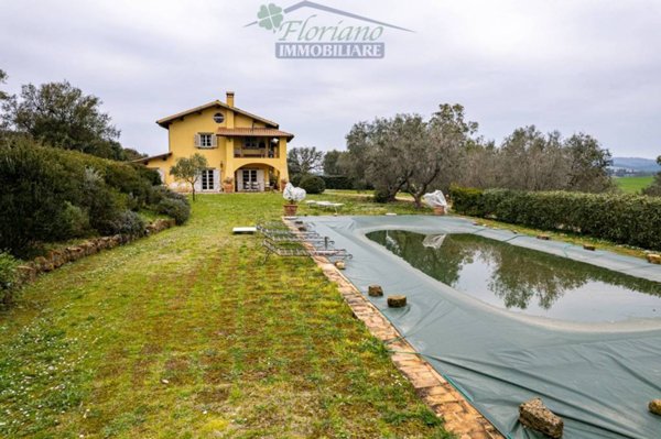 casa indipendente in vendita a Montalto di Castro