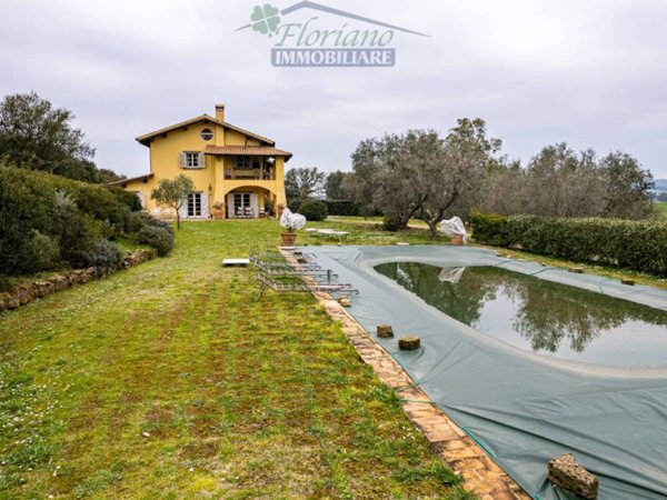 casa indipendente in vendita a Montalto di Castro