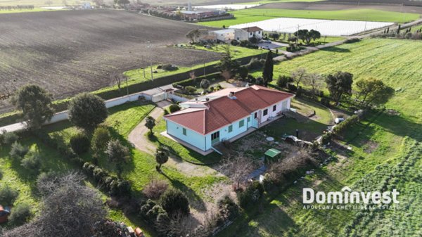 casa indipendente in vendita a Montalto di Castro in zona Pescia Romana