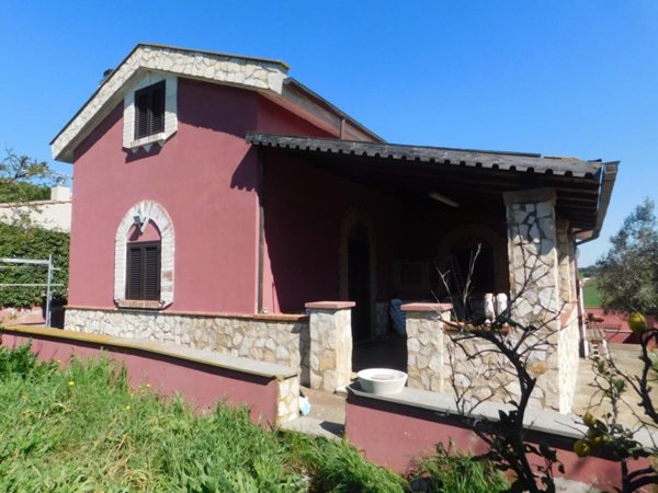 casa indipendente in vendita a Montalto di Castro