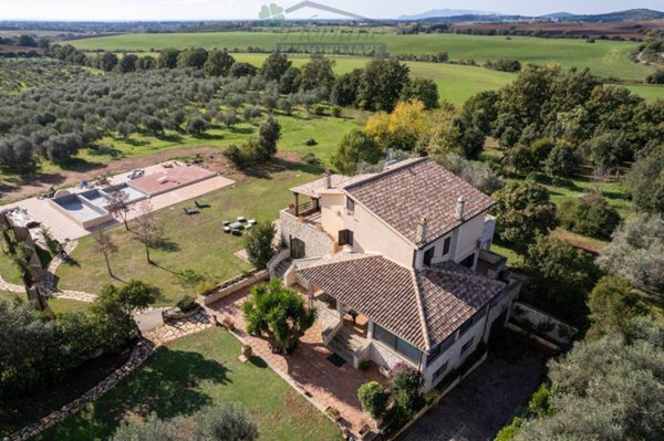 casa indipendente in vendita a Montalto di Castro in zona Pescia Romana