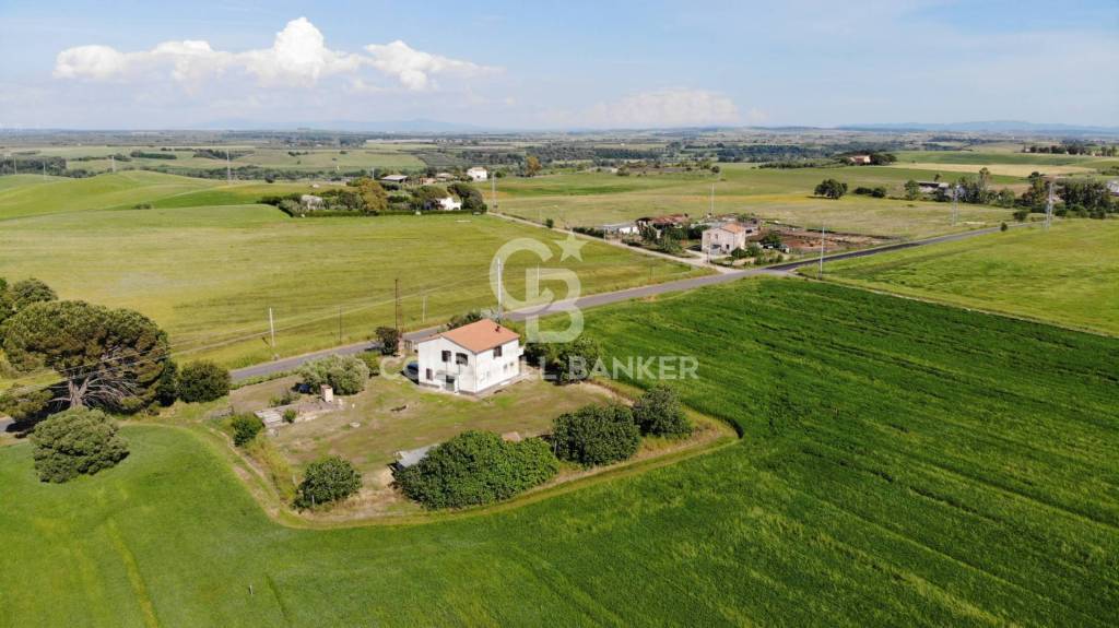 casa indipendente in vendita a Montalto di Castro
