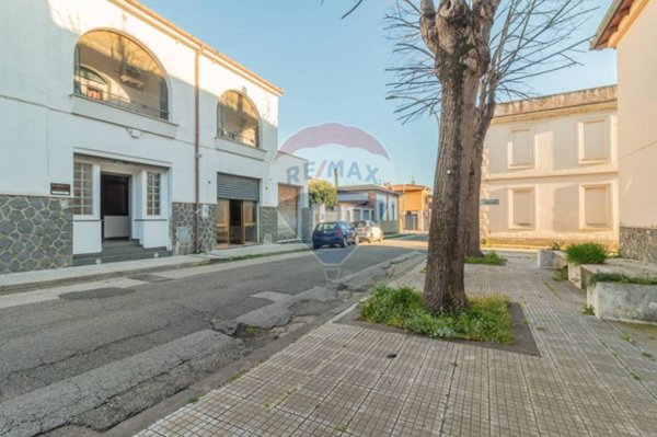 locale commerciale in vendita a Montalto di Castro