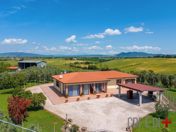 casa indipendente in vendita a Montalto di Castro