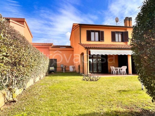 casa indipendente in vendita a Montalto di Castro