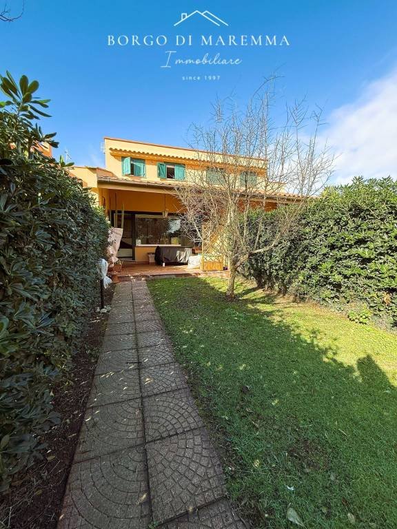 casa indipendente in vendita a Montalto di Castro