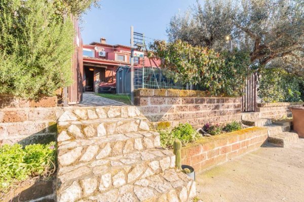 casa indipendente in vendita a Montalto di Castro in zona Pescia Romana