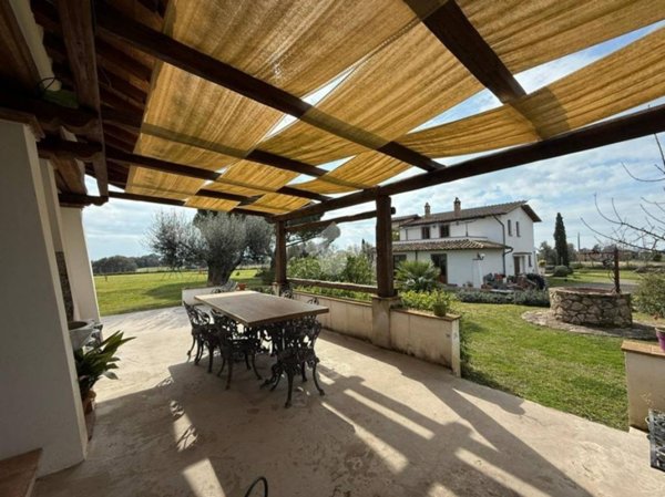 casa indipendente in vendita a Montalto di Castro