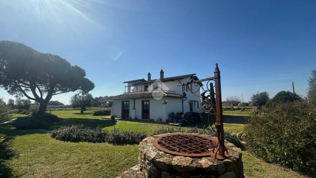 casa indipendente in vendita a Montalto di Castro