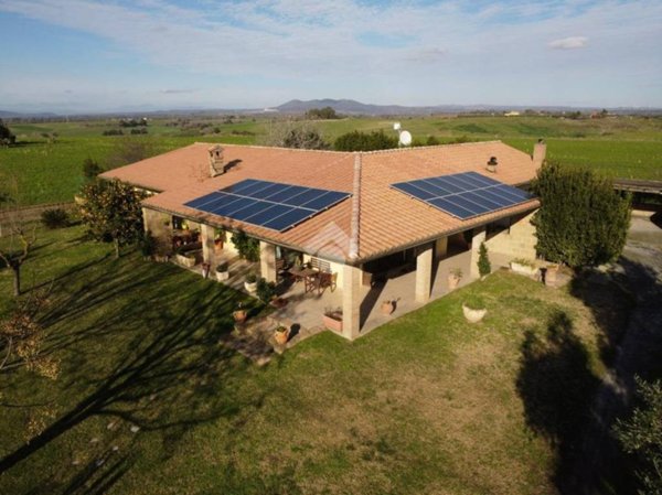 casa indipendente in vendita a Montalto di Castro in zona Montalto Marina