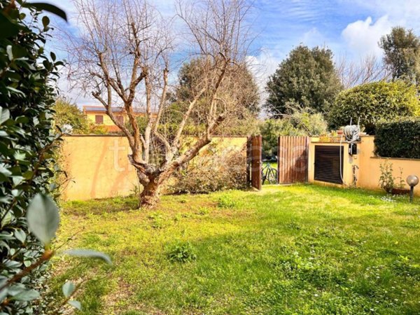 casa indipendente in vendita a Montalto di Castro