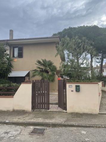 casa indipendente in vendita a Montalto di Castro in zona Montalto Marina