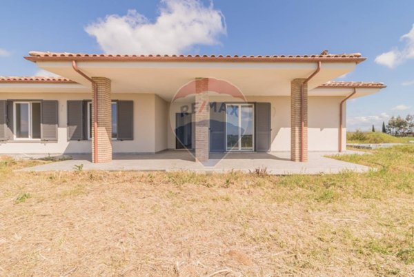 casa indipendente in vendita a Montalto di Castro