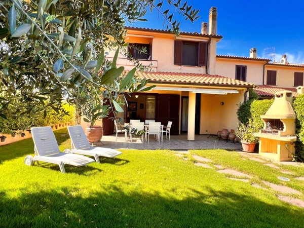 casa indipendente in vendita a Montalto di Castro