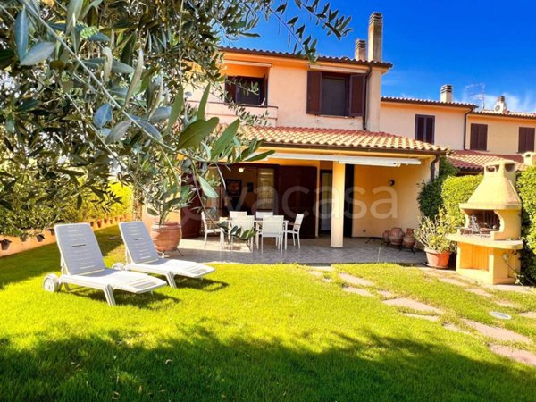 casa indipendente in vendita a Montalto di Castro