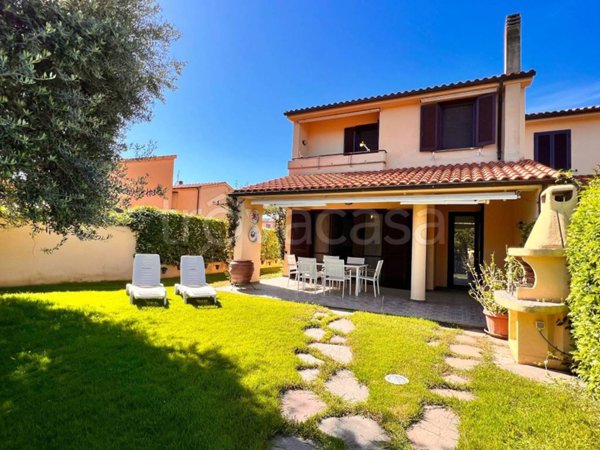 casa indipendente in vendita a Montalto di Castro