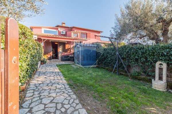 casa indipendente in vendita a Montalto di Castro in zona Pescia Romana