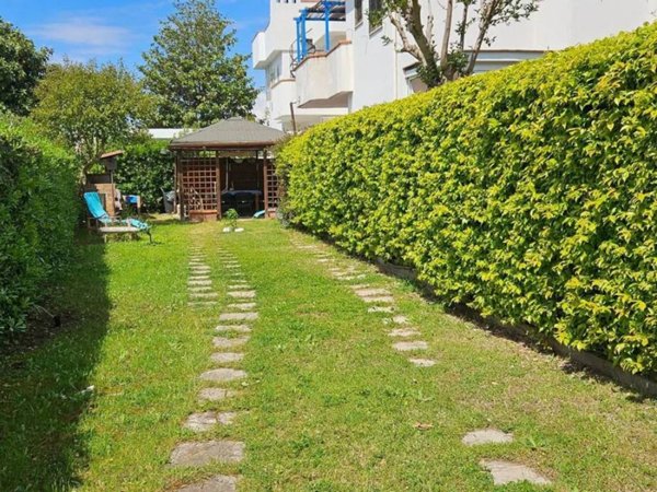 casa indipendente in vendita a Montalto di Castro in zona Montalto Marina