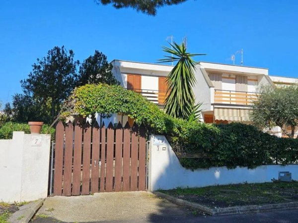 casa indipendente in vendita a Montalto di Castro in zona Montalto Marina