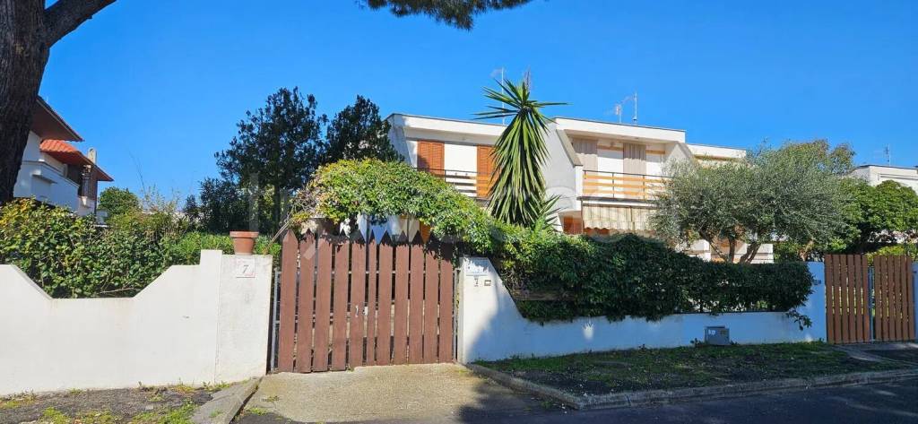 casa indipendente in vendita a Montalto di Castro in zona Montalto Marina
