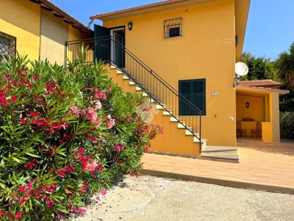 casa indipendente in vendita a Montalto di Castro in zona Pescia Romana