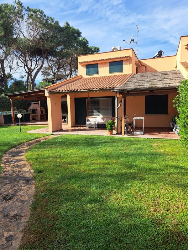 casa indipendente in vendita a Montalto di Castro in zona Pescia Romana