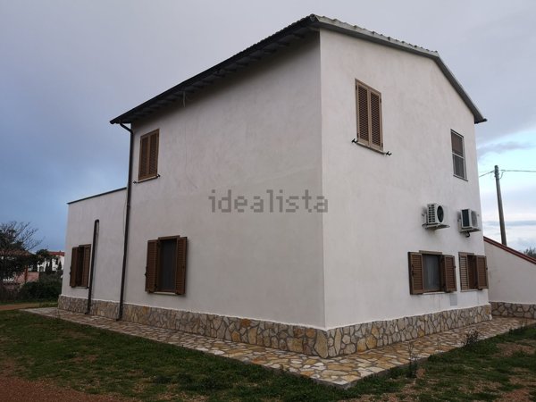 casa indipendente in vendita a Montalto di Castro in zona Pescia Romana