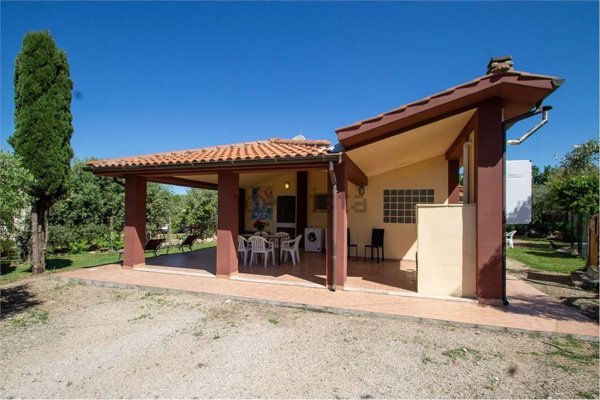 casa indipendente in vendita a Montalto di Castro in zona Pescia Romana