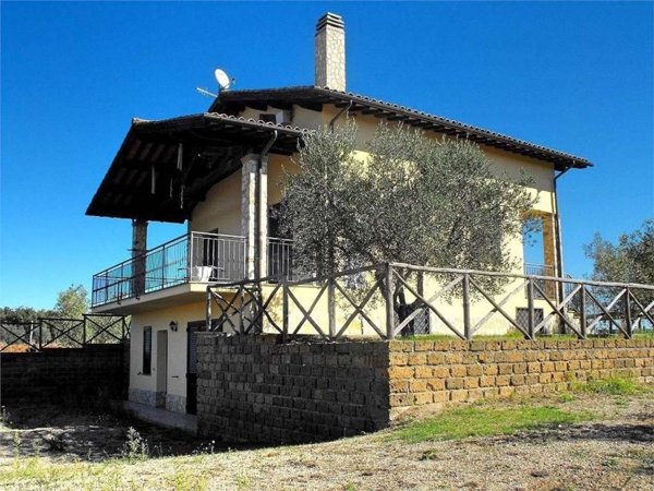 esavano in vendita a Montalto di Castro in zona Pescia Romana