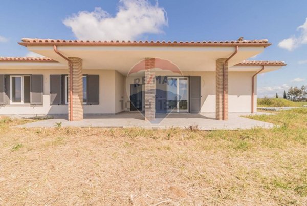 casa indipendente in vendita a Montalto di Castro