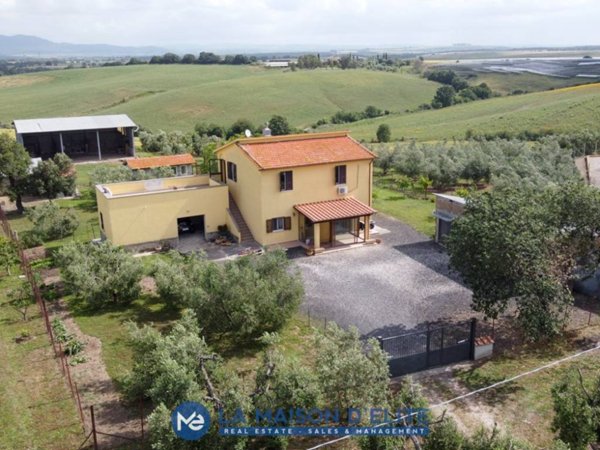 casa indipendente in vendita a Montalto di Castro