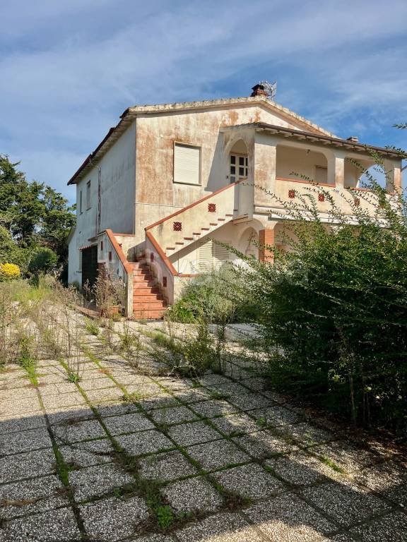 casa indipendente in vendita a Montalto di Castro in zona Pescia Romana
