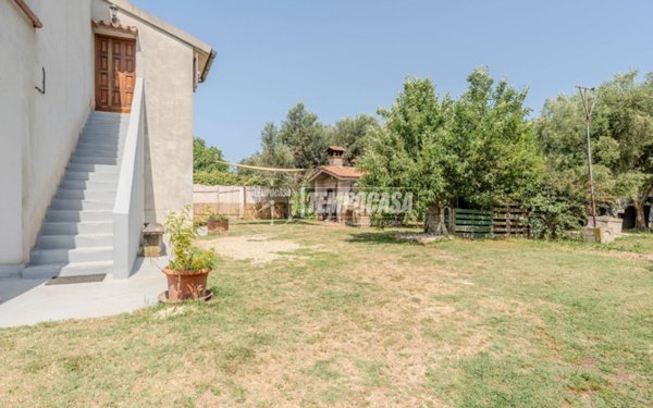 casa indipendente in vendita a Montalto di Castro in zona Pescia Romana