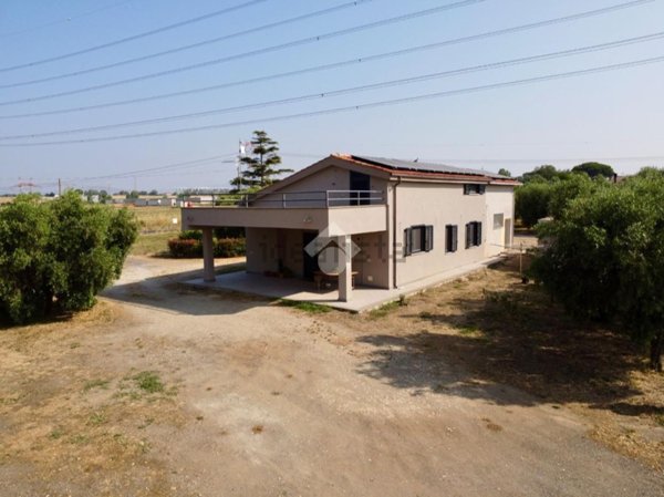 casa indipendente in vendita a Montalto di Castro