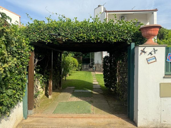 appartamento in vendita a Montalto di Castro in zona Montalto Marina