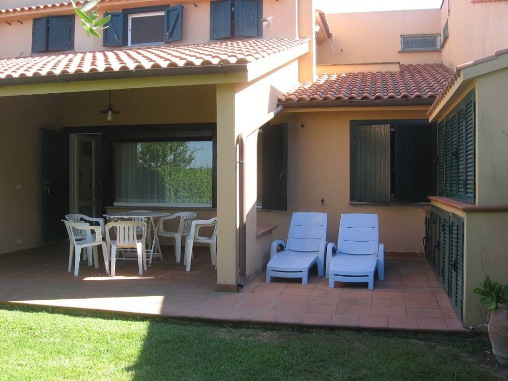casa indipendente in vendita a Montalto di Castro