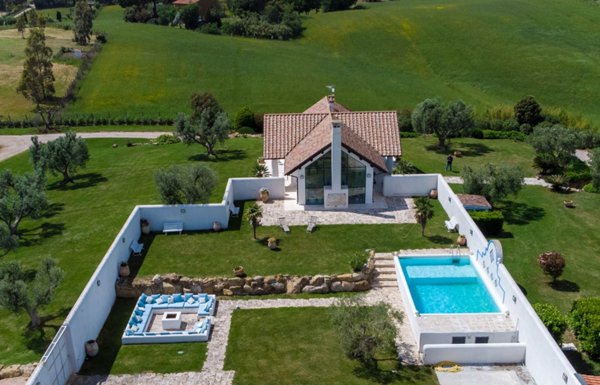 casa indipendente in vendita a Montalto di Castro in zona Pescia Romana