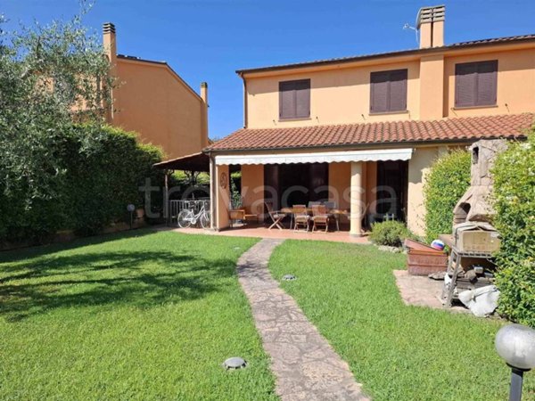 casa indipendente in vendita a Montalto di Castro in zona Montalto Marina