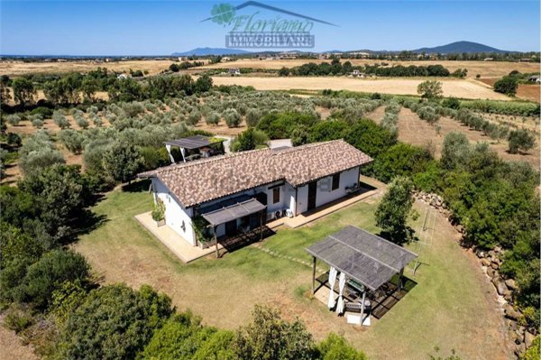 casa indipendente in vendita a Montalto di Castro in zona Pescia Romana