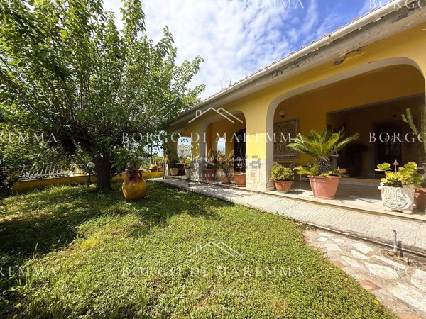 casa indipendente in vendita a Montalto di Castro in zona Pescia Romana